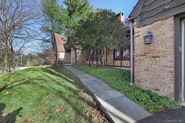 a view of a livingroom with furniture and a ceiling fan