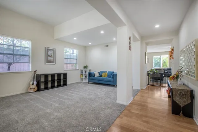 a view of livingroom with furniture