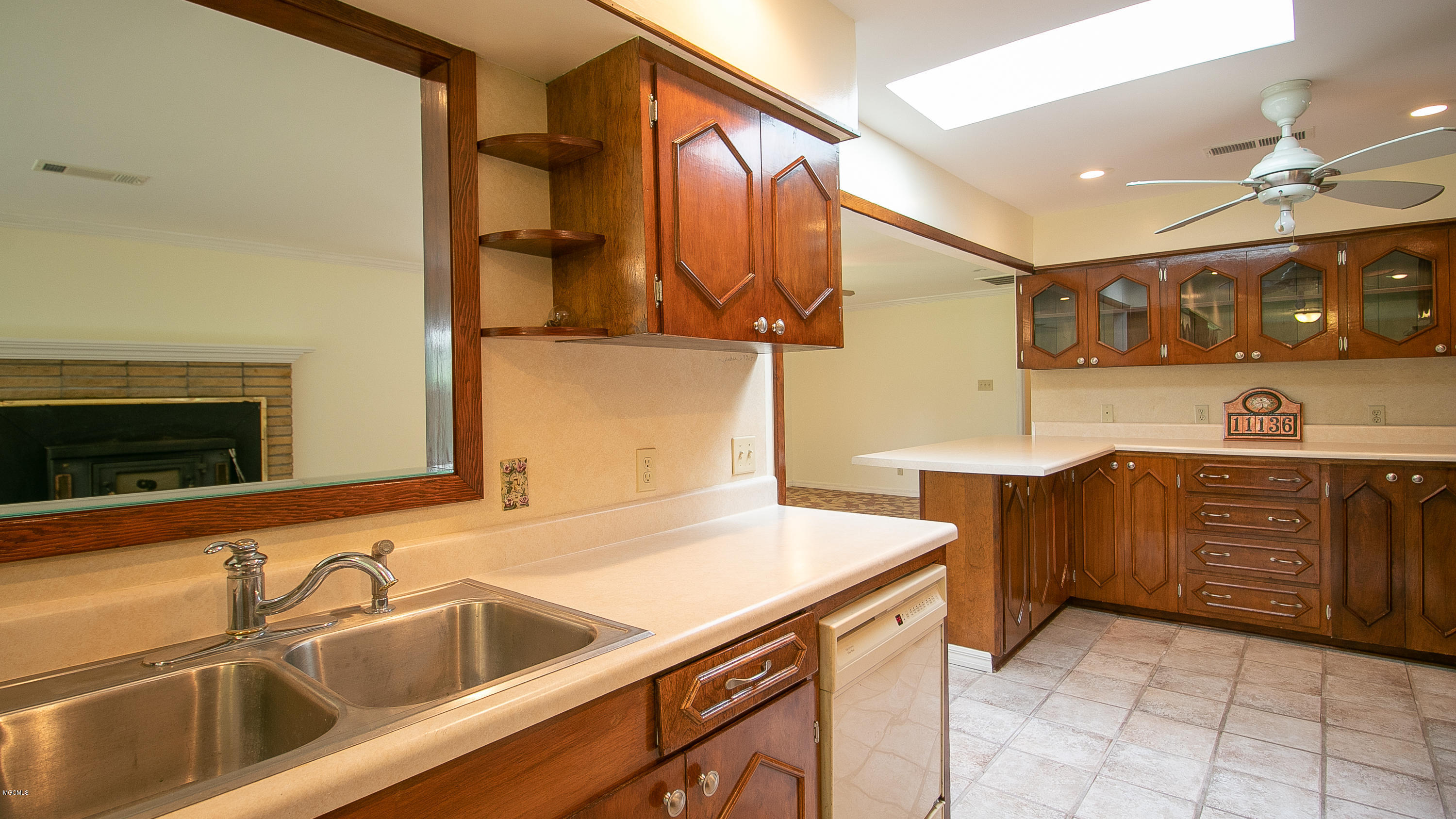 11136 Dauro Road Gulfport, MS 39503 - Photo 11 of 27 Kitchen
