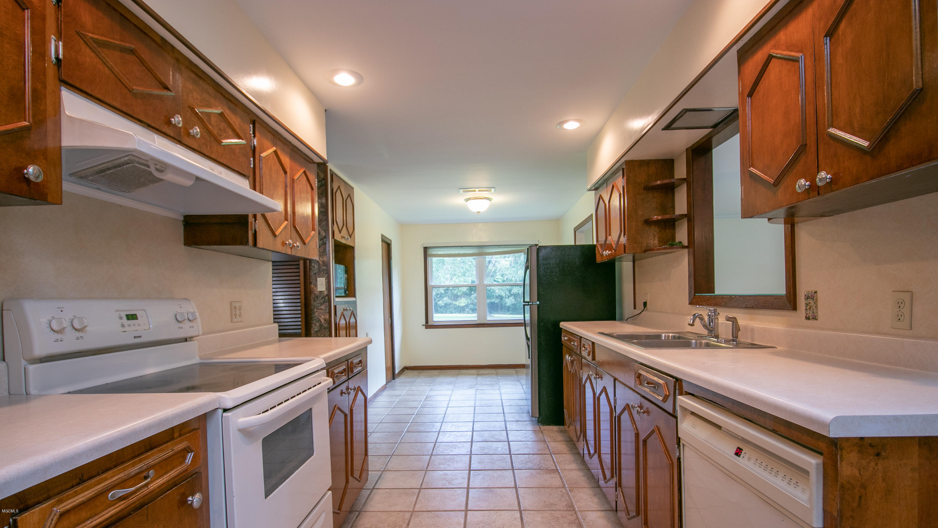 11136 Dauro Road Gulfport, MS 39503 - Photo 14 of 27 Kitchen