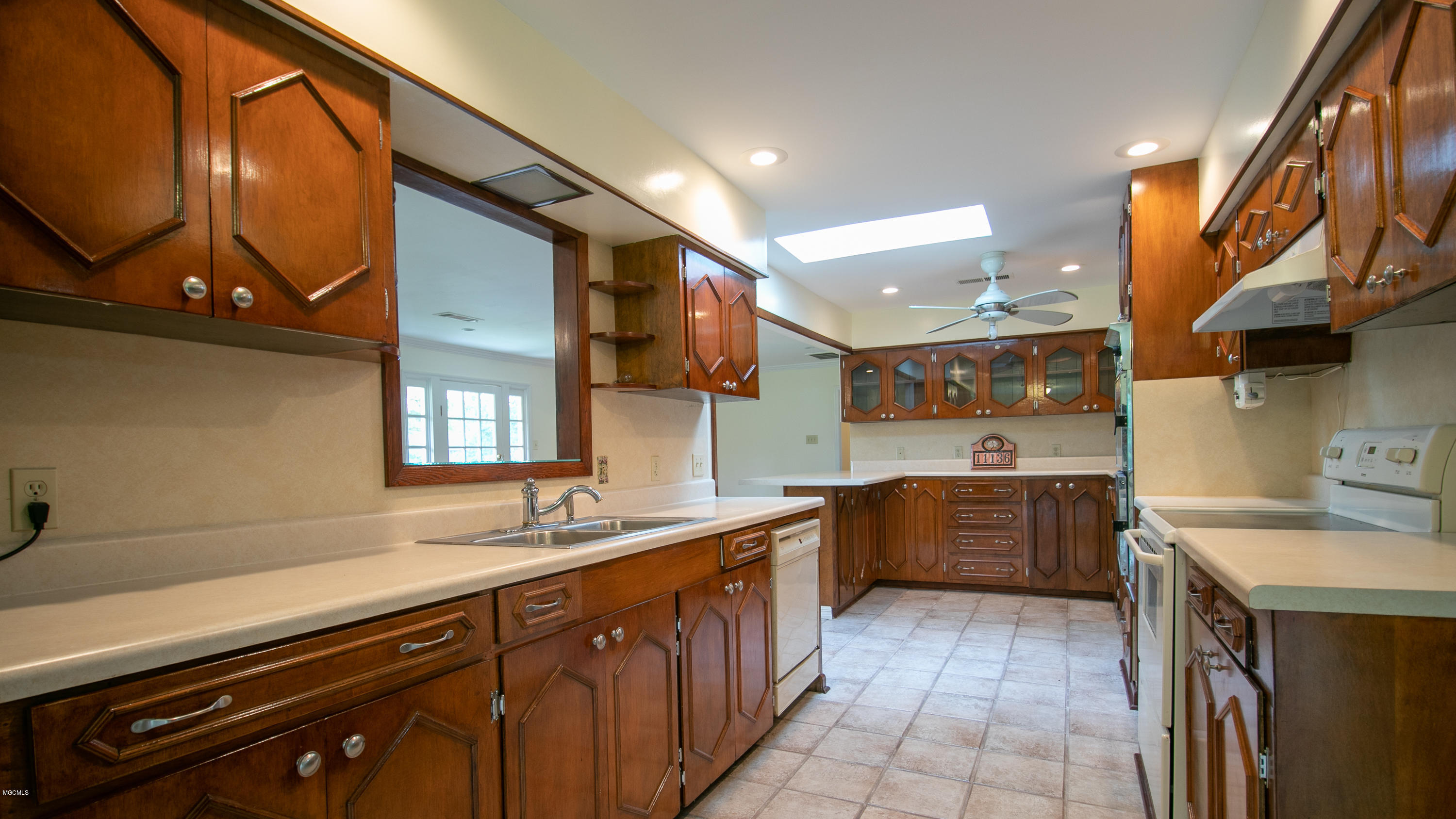 11136 Dauro Road Gulfport, MS 39503 - Photo 15 of 27 Kitchen