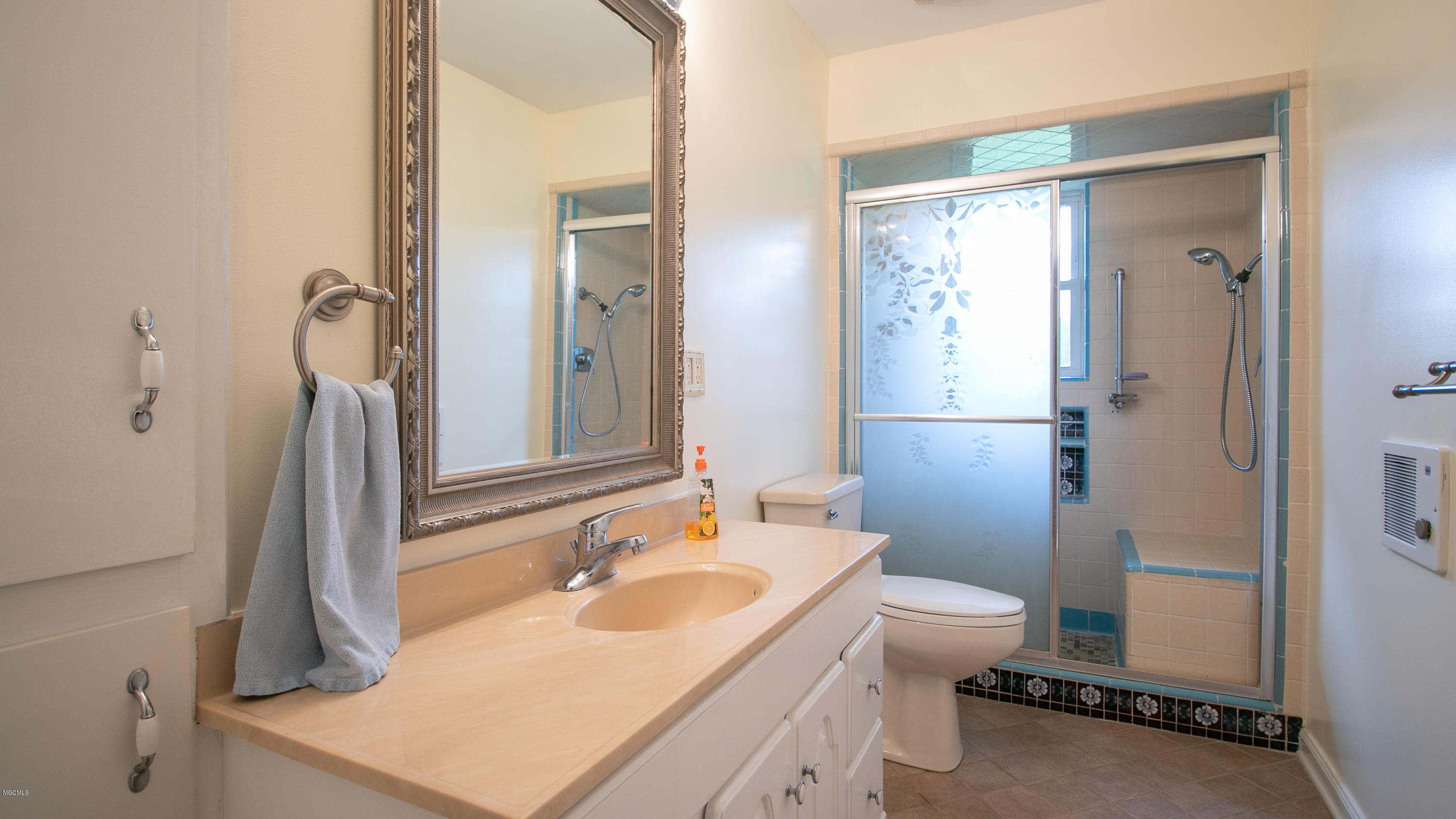 11136 Dauro Road Gulfport, MS 39503 - Photo 19 of 27 Guest Bath