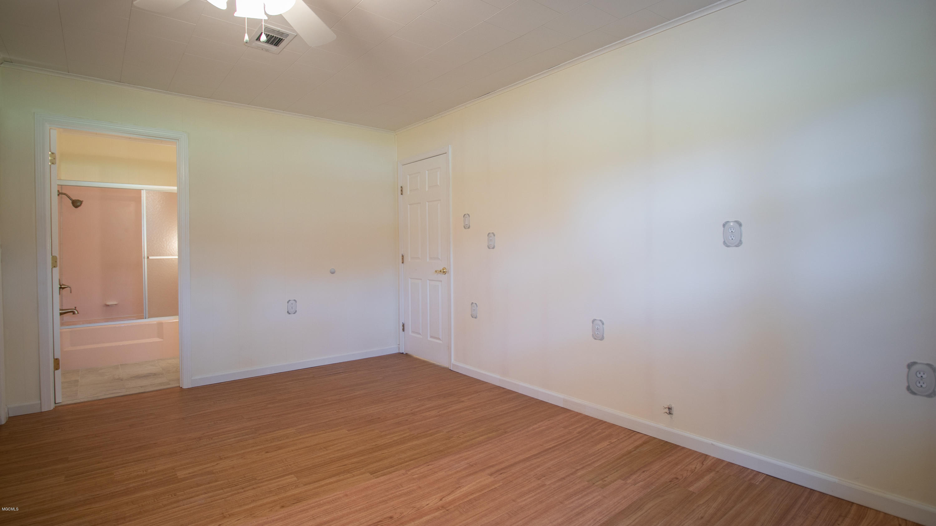 11136 Dauro Road Gulfport, MS 39503 - Photo 23 of 27 Guest Bedroom 3