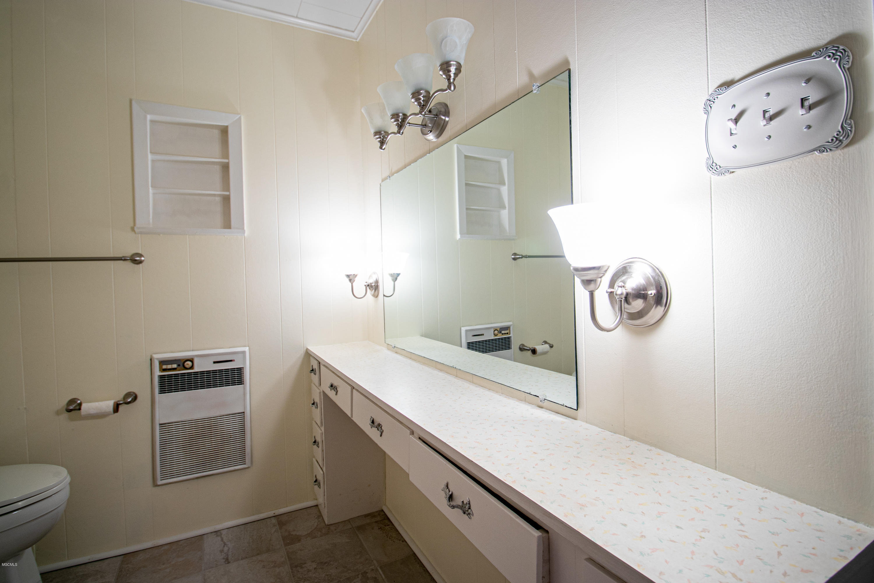 11136 Dauro Road Gulfport, MS 39503 - Photo 24 of 27 Guest Bath 3