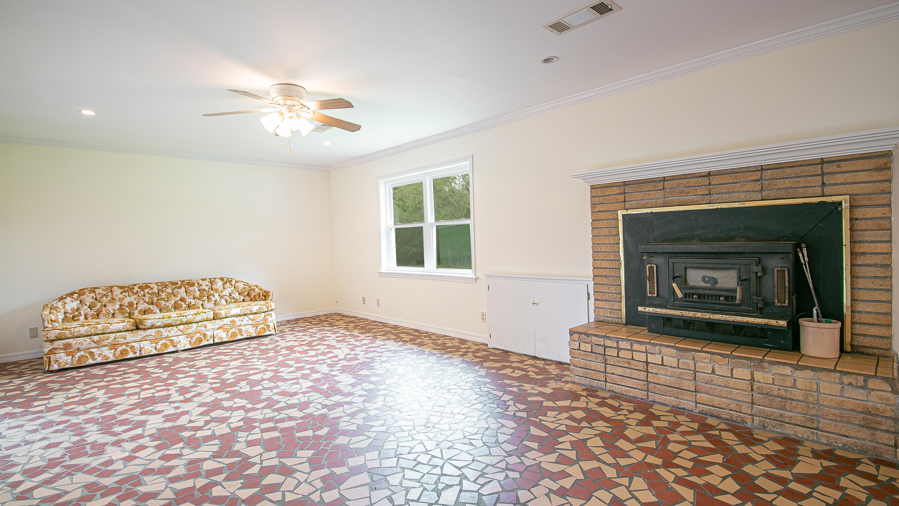 11136 Dauro Road Gulfport, MS 39503 - Photo 9 of 27 Great/Family Room