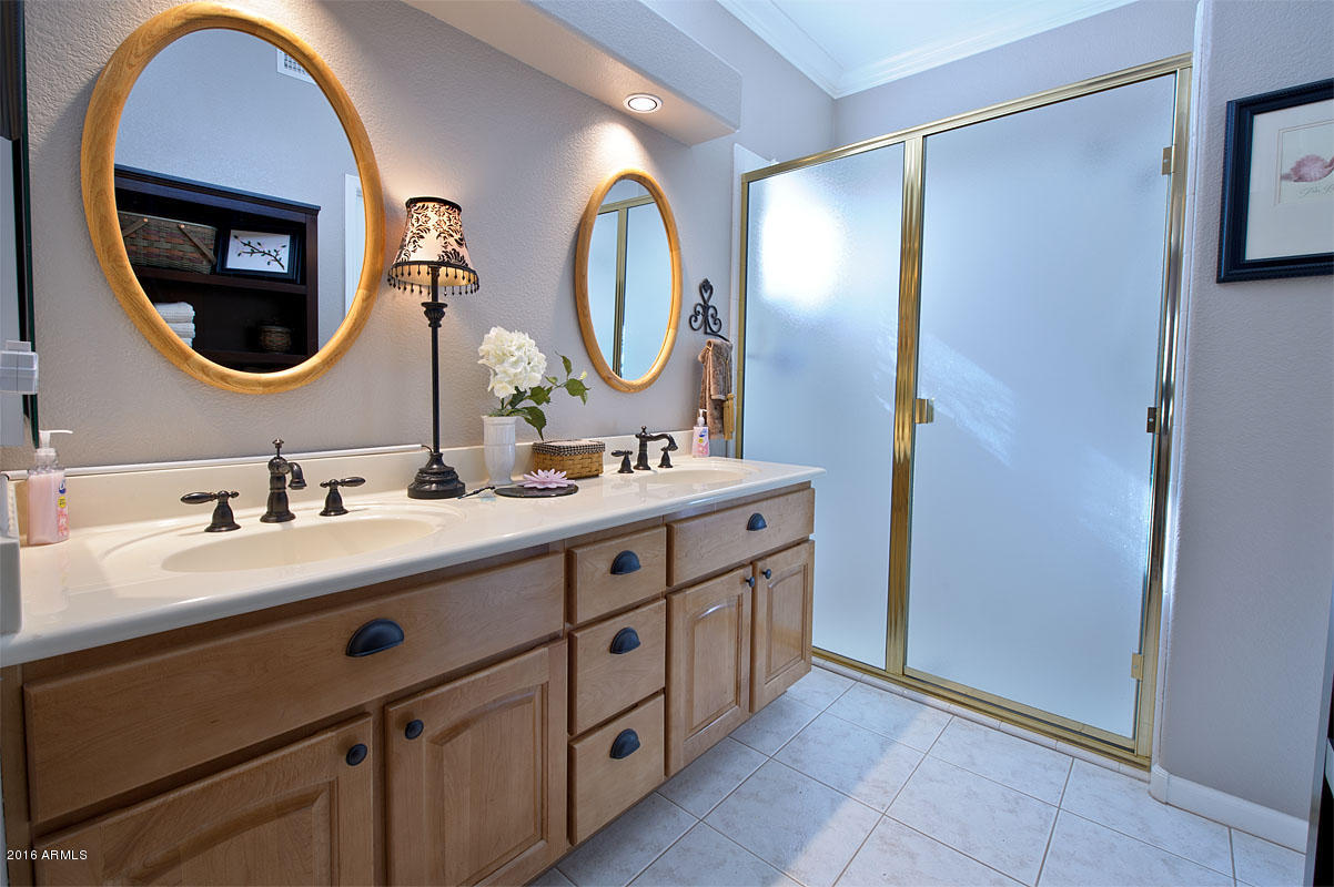 14919 Piccadilly Road Goodyear, AZ 85395 - Photo 13 of 26 Guest%20Bathroom
