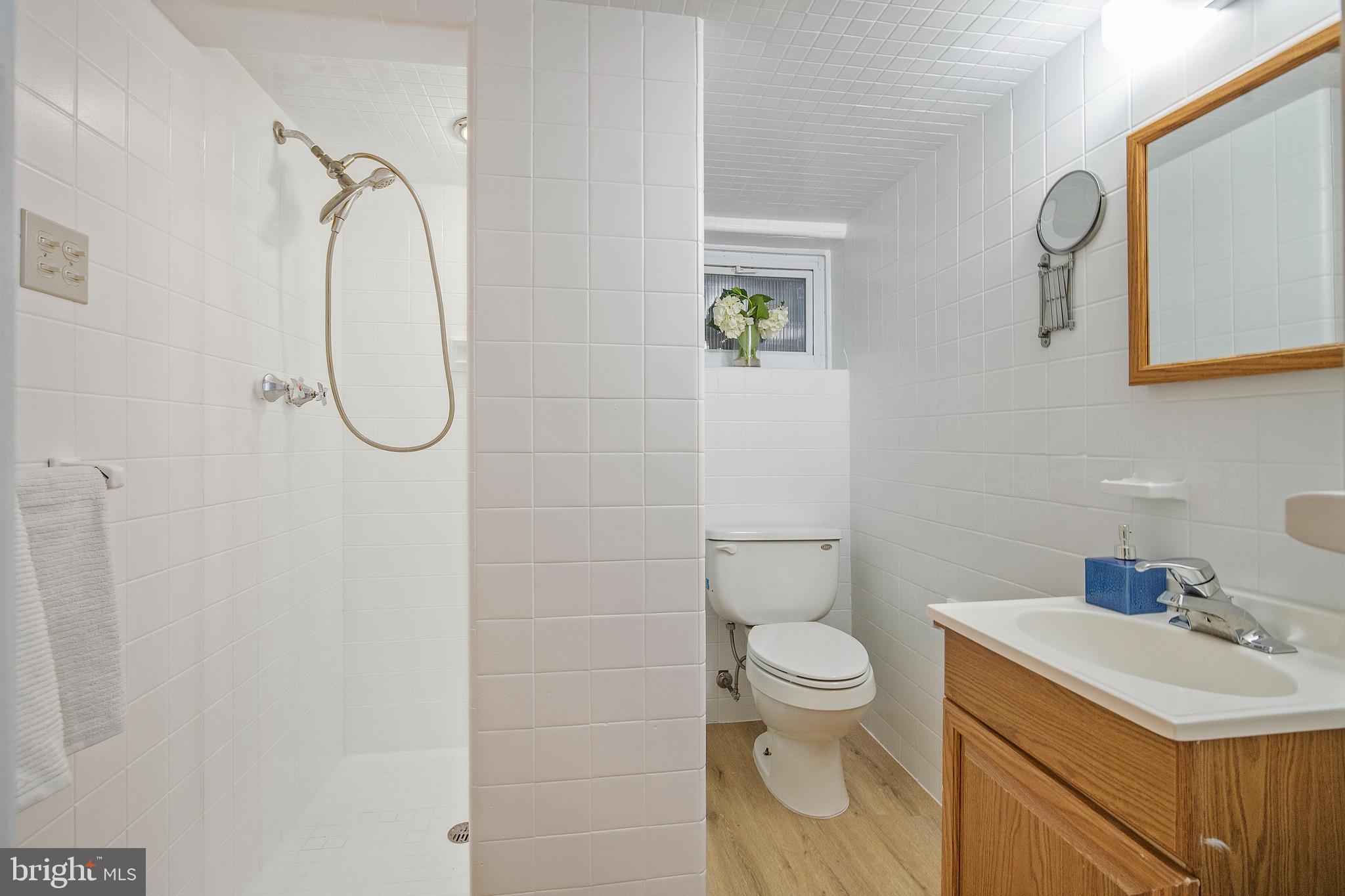 102 Park Valley Road Silver Spring, MD 20910 - Photo 23 of 46 Full bath