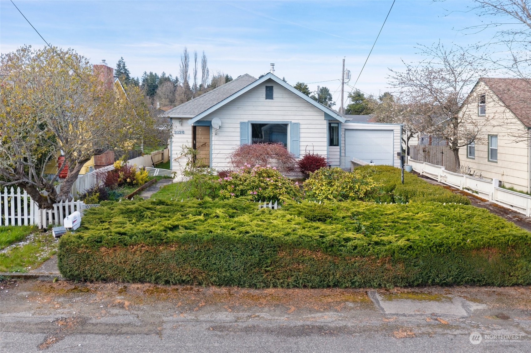 2126 Warner Street Bremerton, WA 98310 - Photo 1 of 37 Gallery Image 1