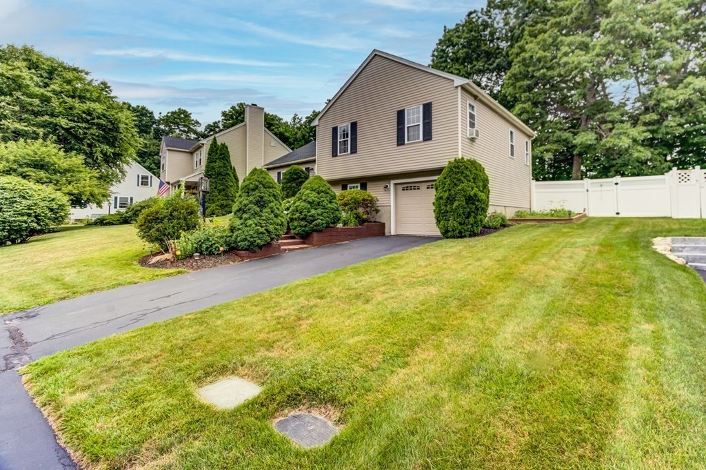 53 Santoro Road Worcester, MA 01606 - Photo 3 of 36 Gallery Image 3
