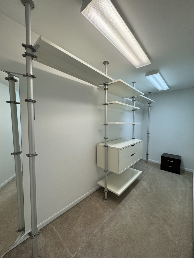 3029 Peachtree Circle Aurora, IL 60502 - Photo 13 of 19 a room with a walk in closet