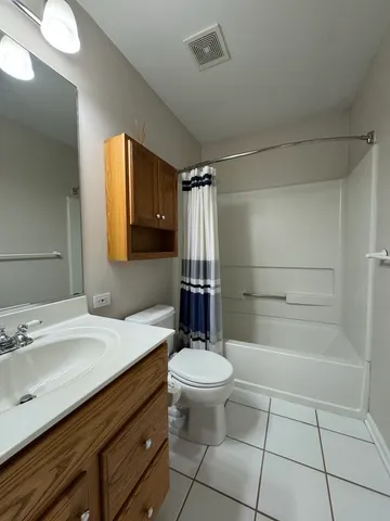 $2,800 | 3029 Peachtree Circle, Aurora, IL 60502