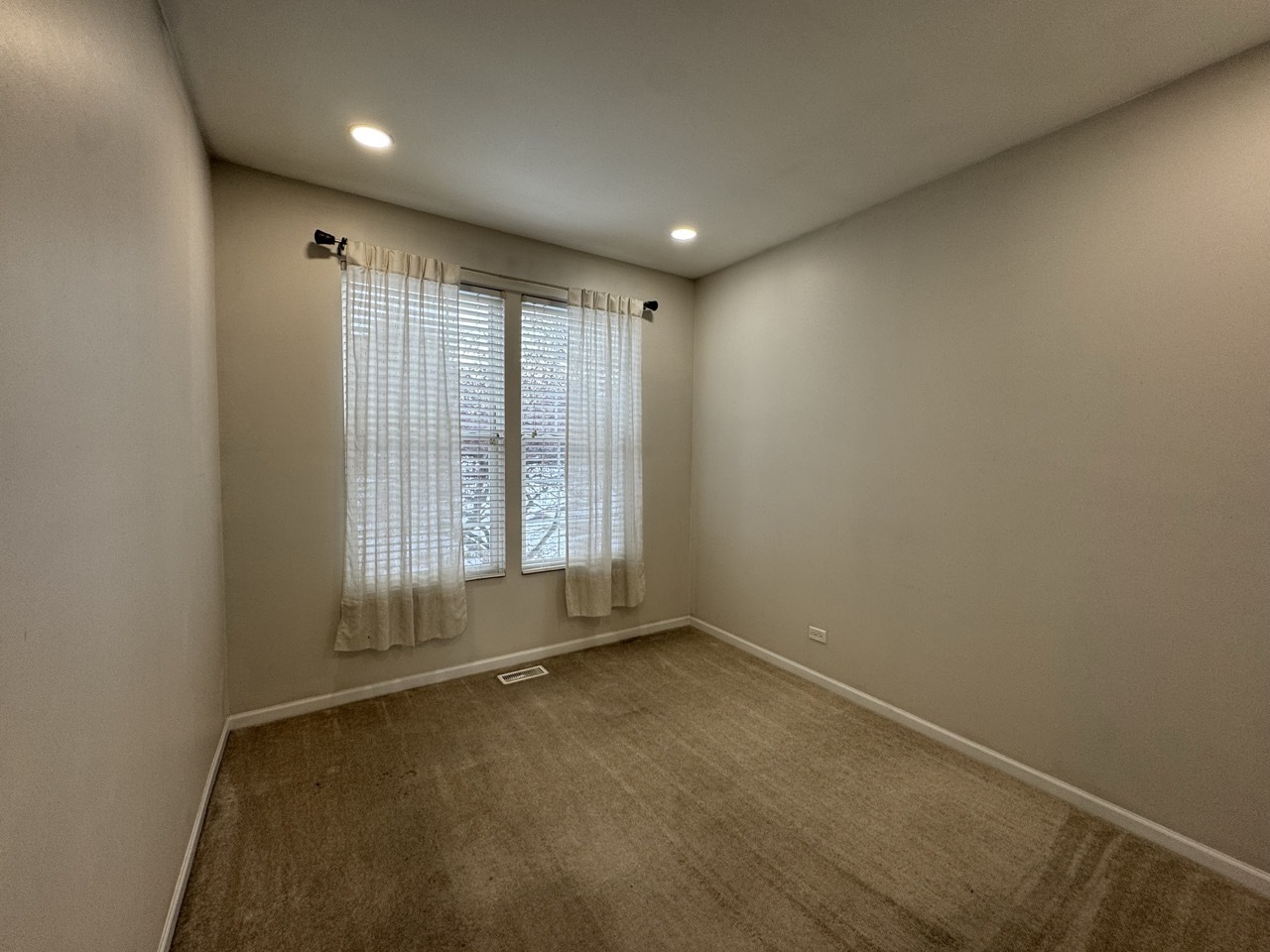 3029 Peachtree Circle Aurora, IL 60502 - Photo 18 of 19 a view of an empty room with a window