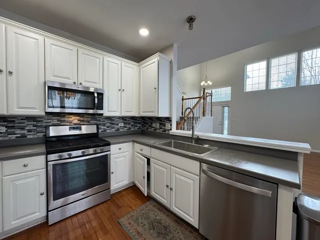 $2,800 | 3029 Peachtree Circle, Aurora, IL 60502