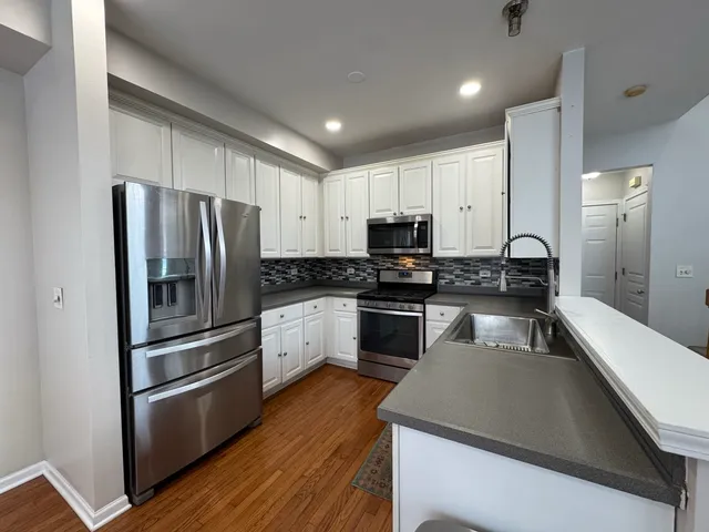 $2,800 | 3029 Peachtree Circle, Aurora, IL 60502