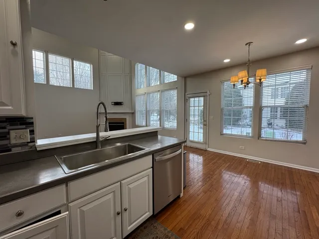 $2,800 | 3029 Peachtree Circle, Aurora, IL 60502