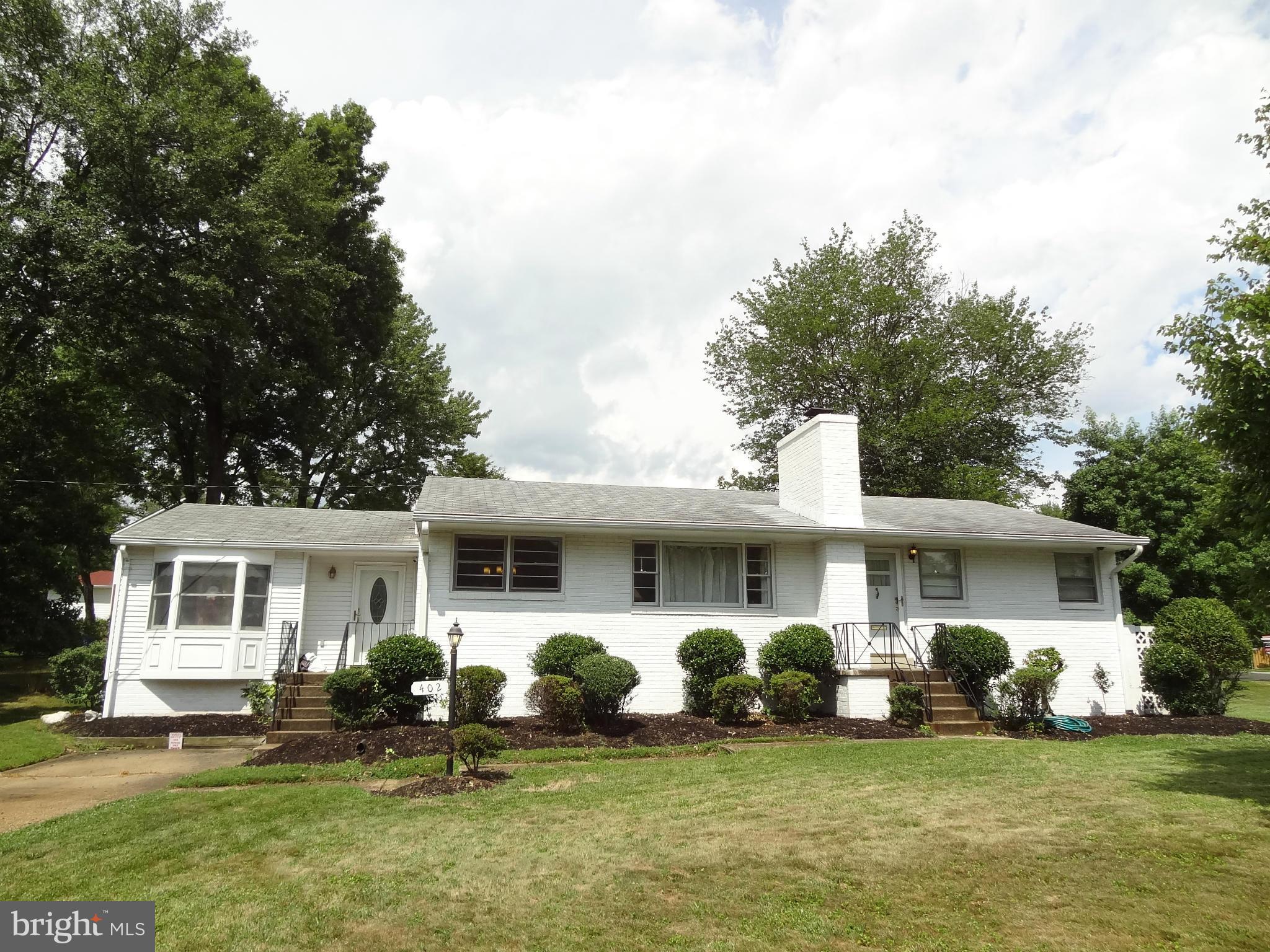 402 Moorefield Road Southwest Vienna, VA 22180 - Photo 1 of 25 Exterior (Front)