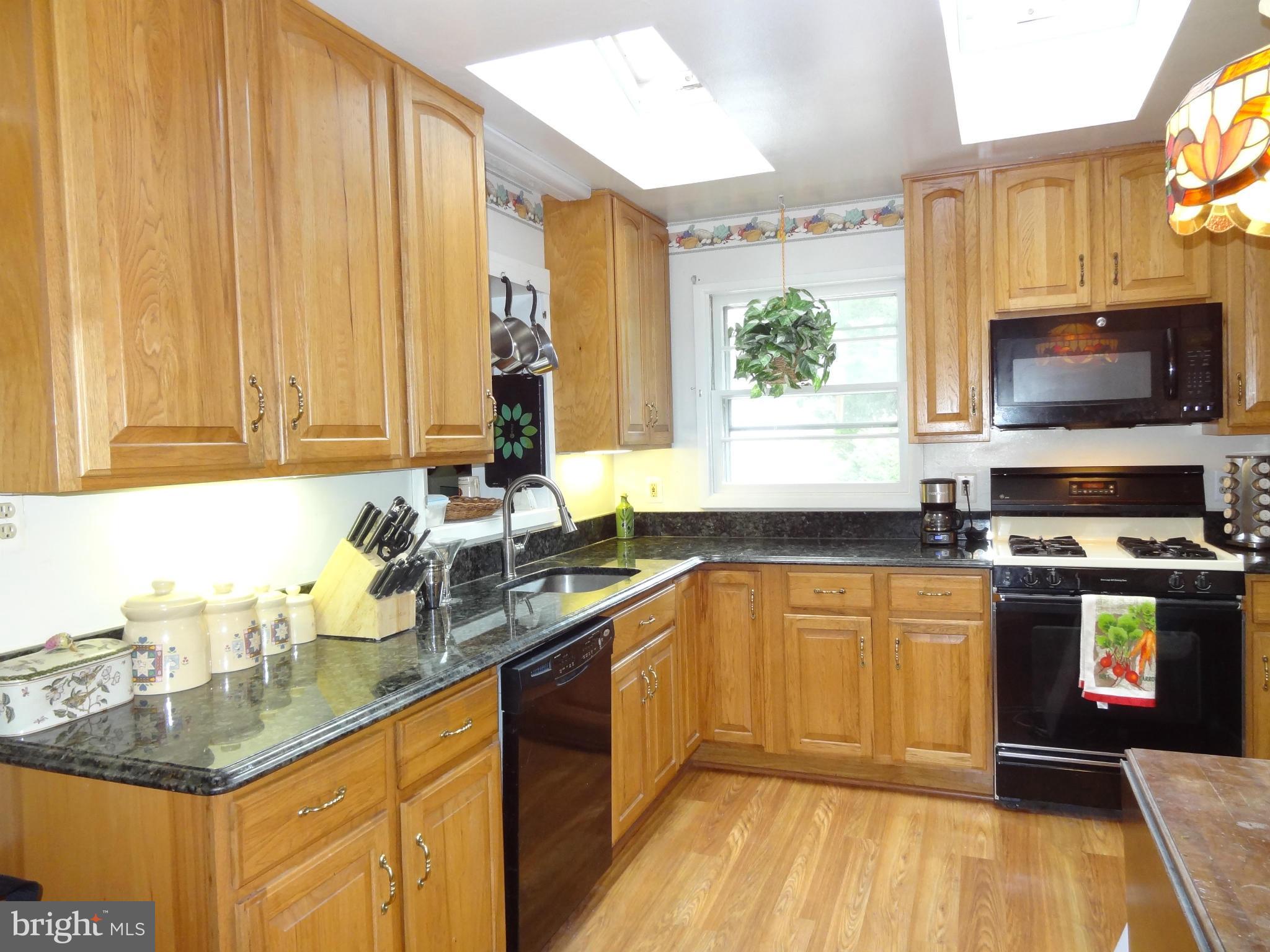 402 Moorefield Road Southwest Vienna, VA 22180 - Photo 6 of 25 Kitchen