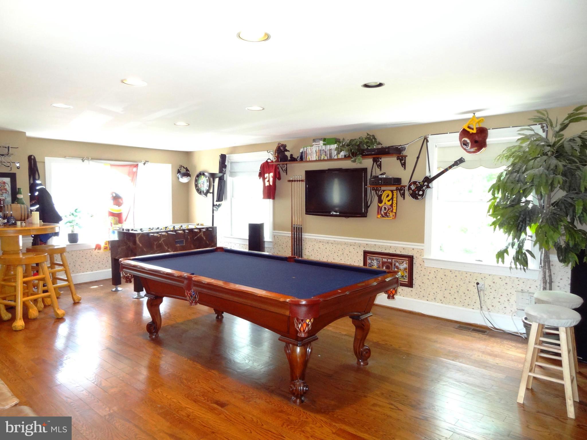 402 Moorefield Road Southwest Vienna, VA 22180 - Photo 7 of 25 Family/Game Room