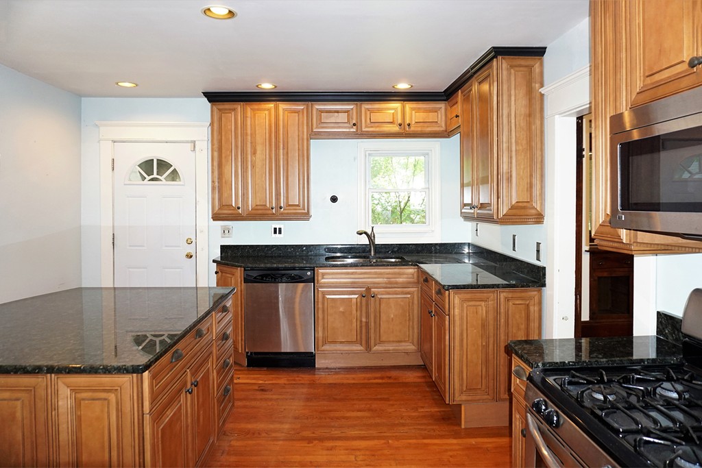 77 Manchester Terrace Springfield, MA 01108 - Photo 9 of 22