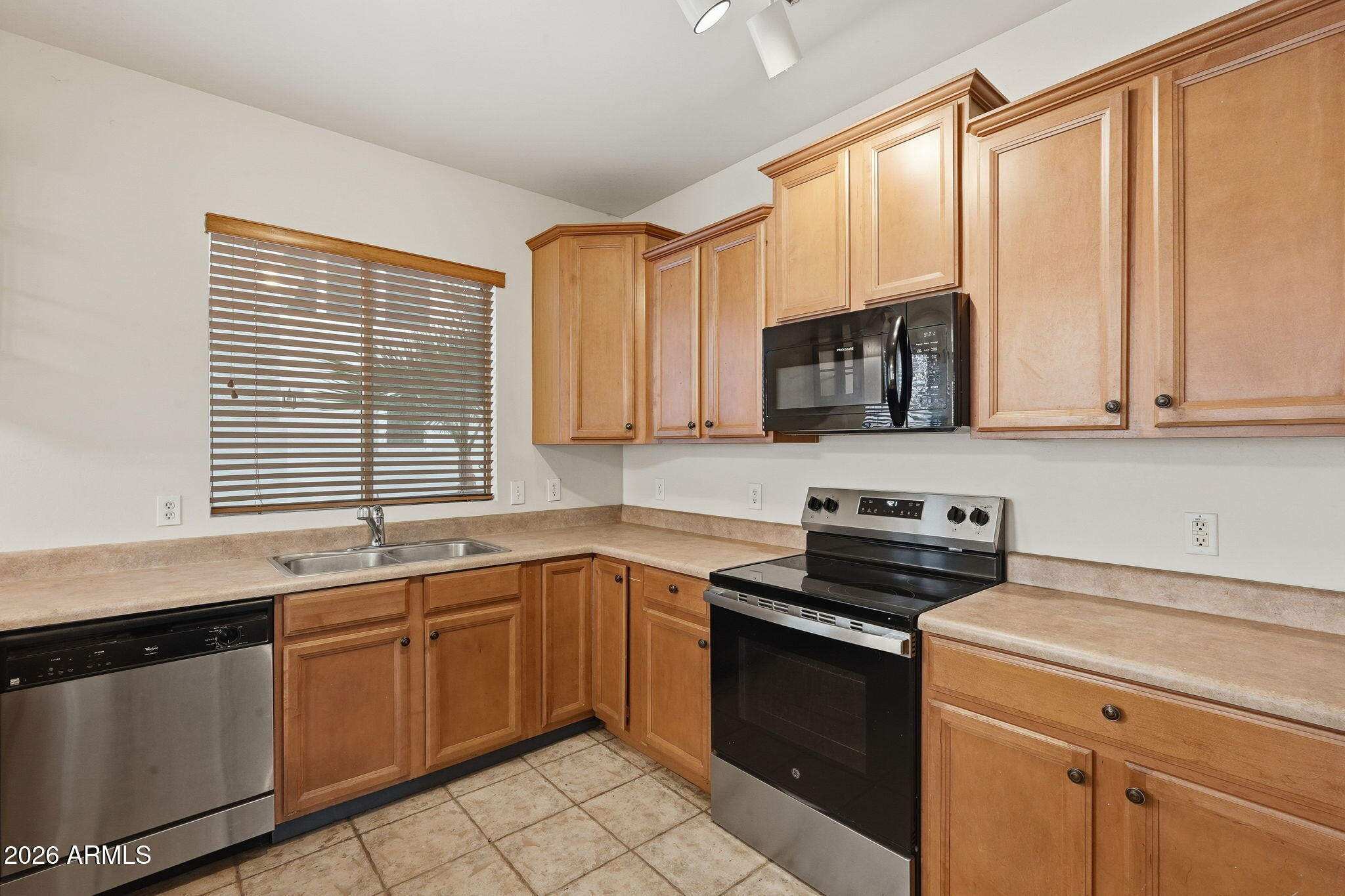 1385 South Hawk Lane Gilbert, AZ 85296 - Photo 7 of 35 009_ListerPros