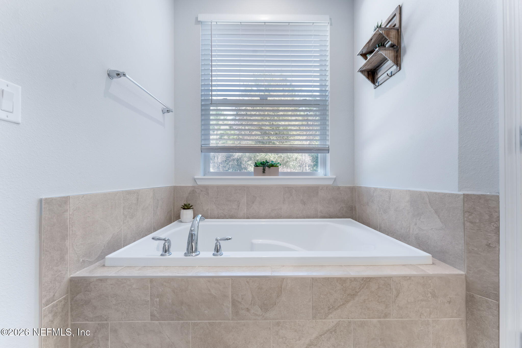 175 Convex Lane St. Augustine, FL 32095 - Photo 34 of 66 a bathroom with a bathtub