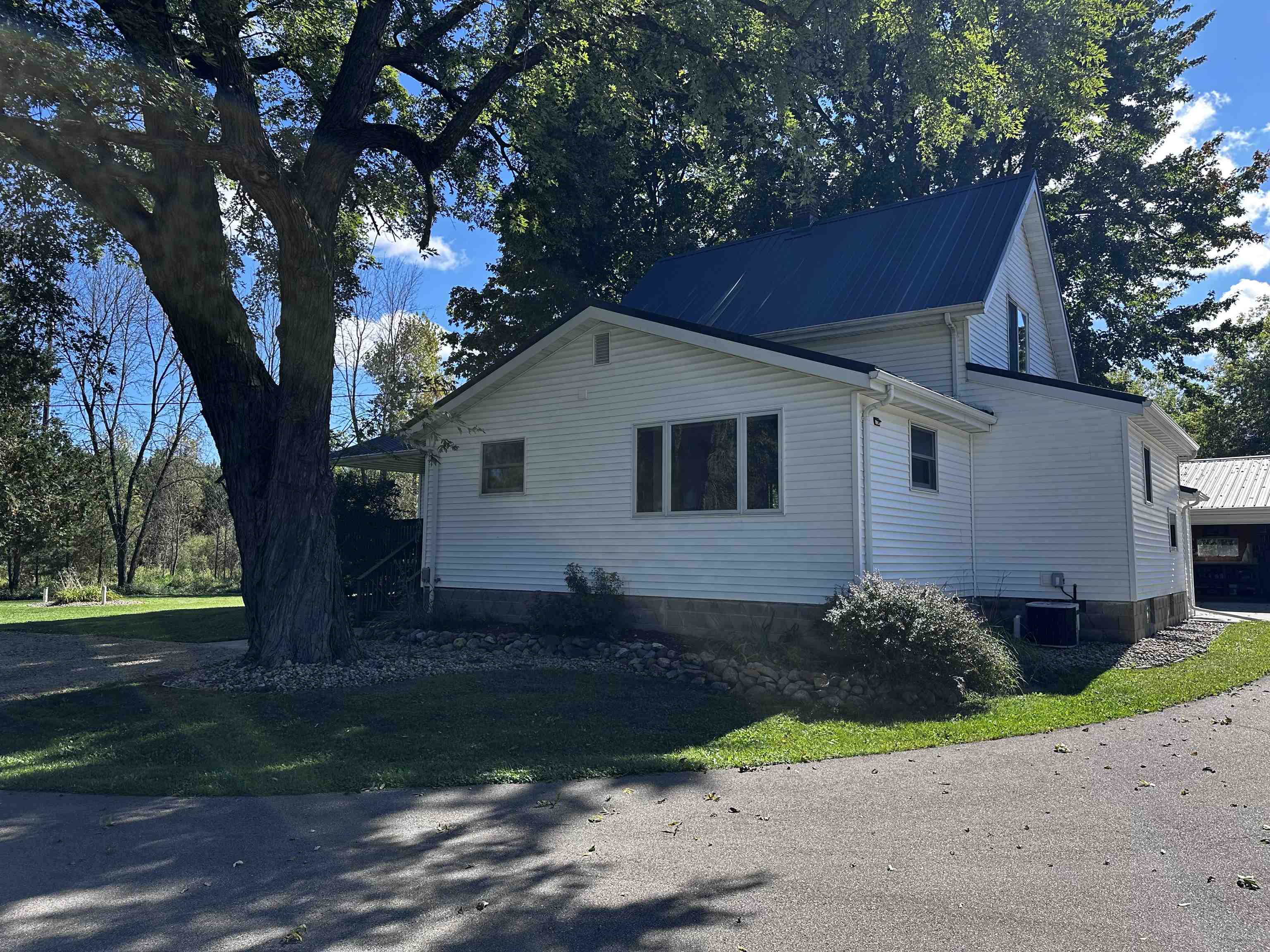 9873 Anton Road Clintonville, WI 54929 - Photo 6 of 49