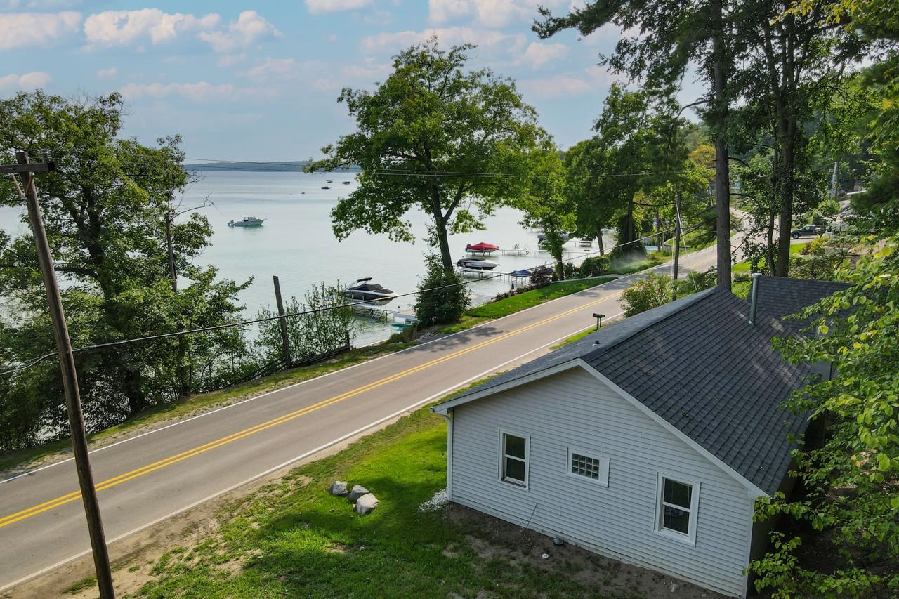 10665 Bluff Road Traverse City, MI 49686 - Photo 7 of 25