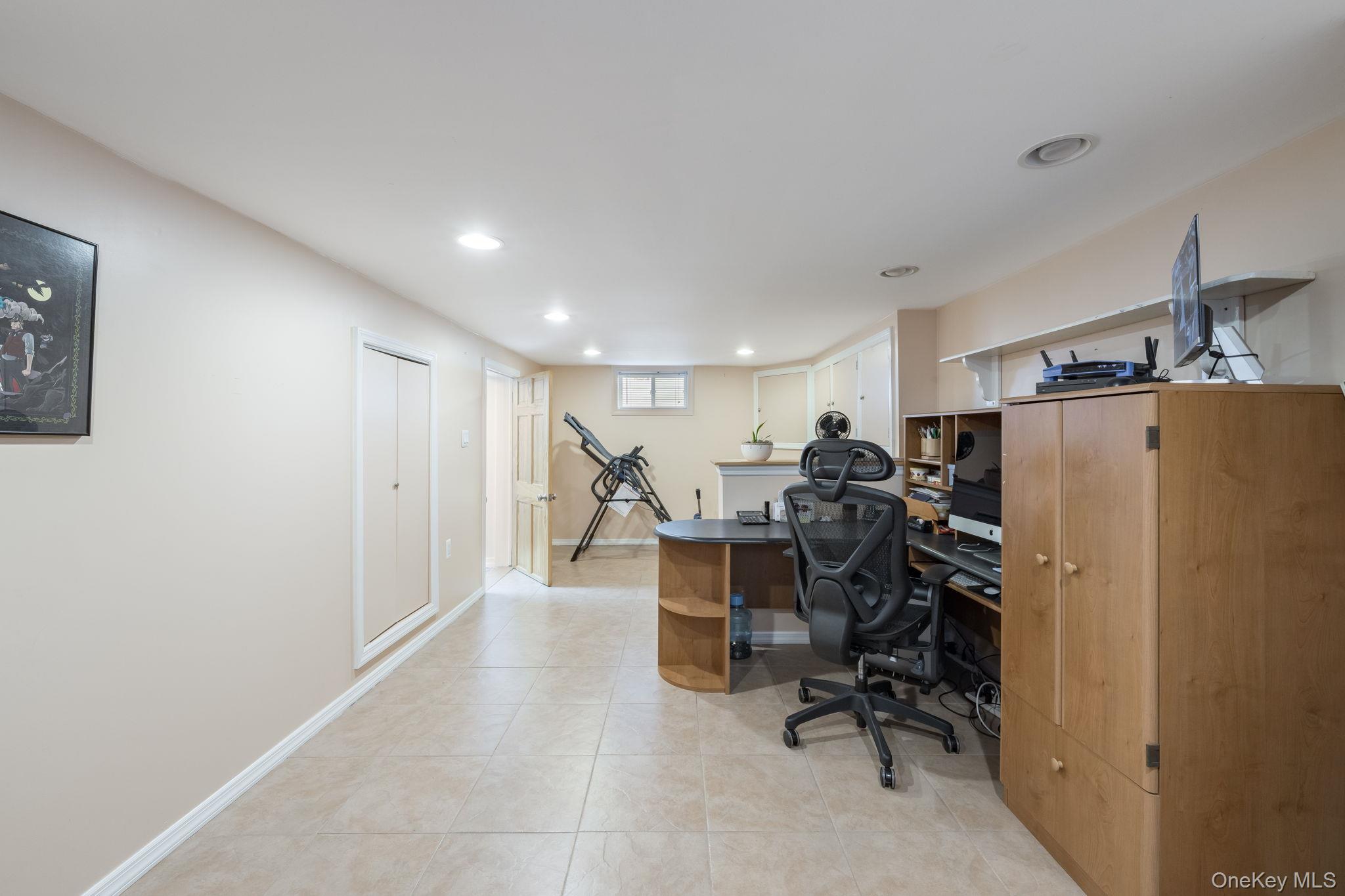 82 Nottingham Avenue Valley Stream, NY 11580 - Photo 17 of 30