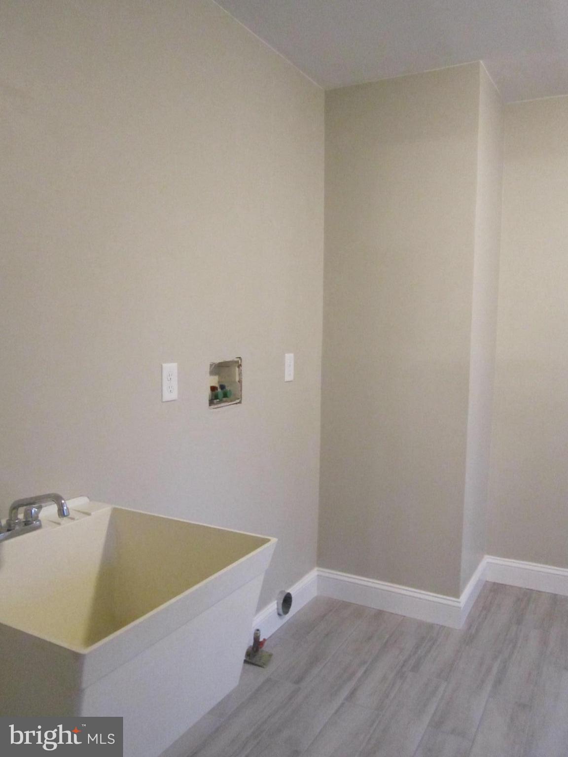 206 Oakshade Road Tabernacle, NJ 08088 - Photo 15 of 26 Mud room w/ Washer/dryer hook ups