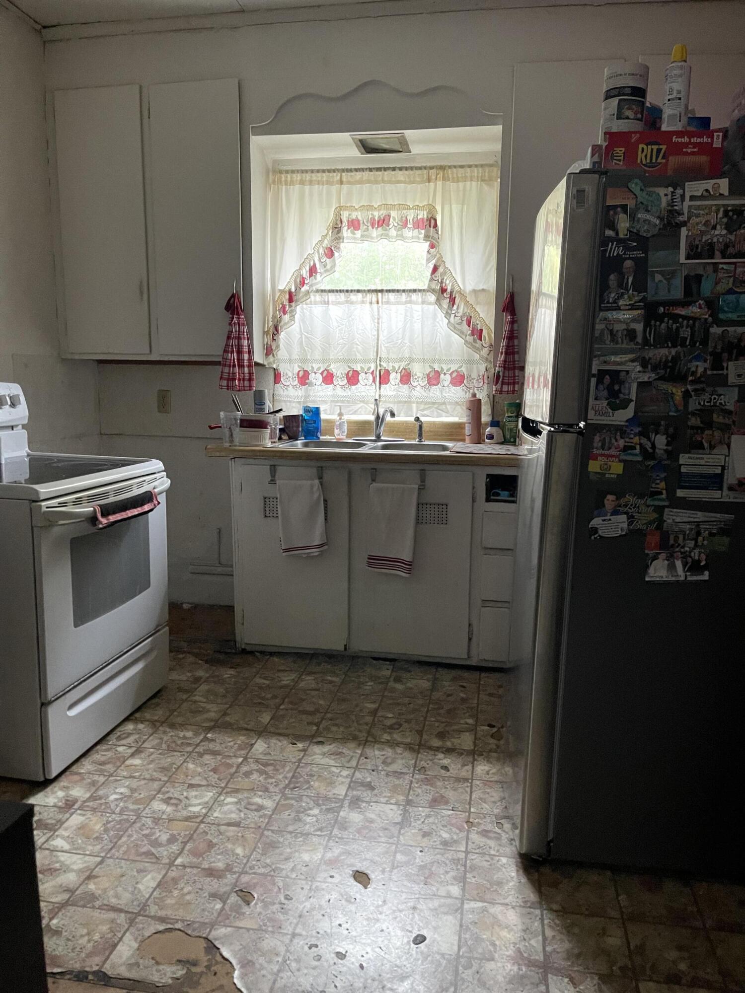 607 Reed Street Kalamazoo, MI 49001 - Photo 3 of 8 Photo Nov 15 2024, 12 58 44