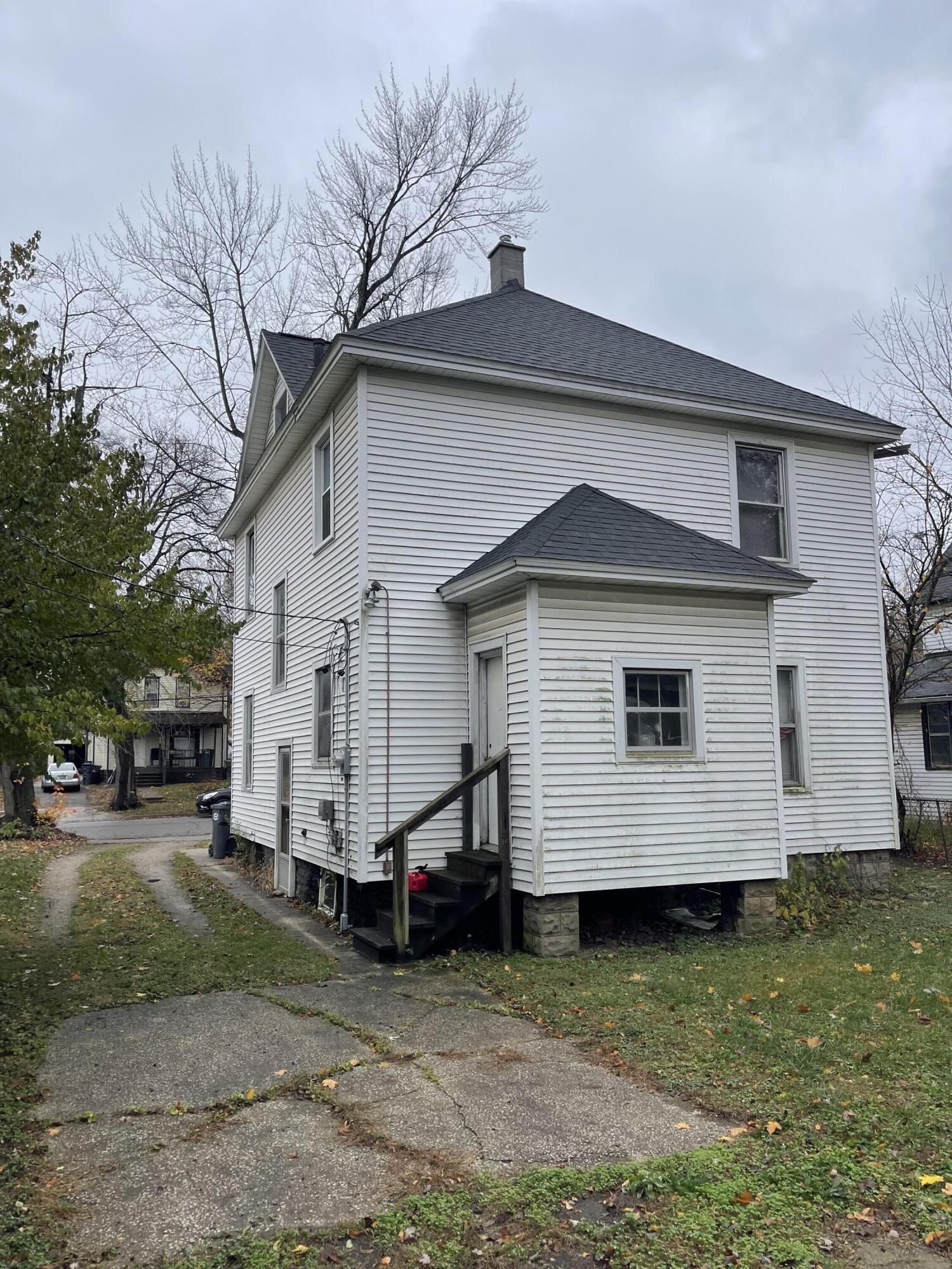 607 Reed Street Kalamazoo, MI 49001 - Photo 5 of 8 Photo Nov 15 2024, 12 25 27