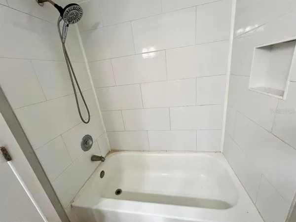 $1,950 | 5008 Parkhill Place, Tampa, FL 33624