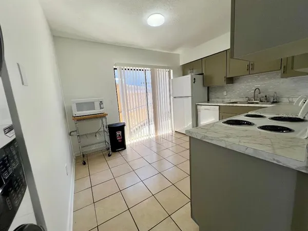 $1,950 | 5008 Parkhill Place, Tampa, FL 33624