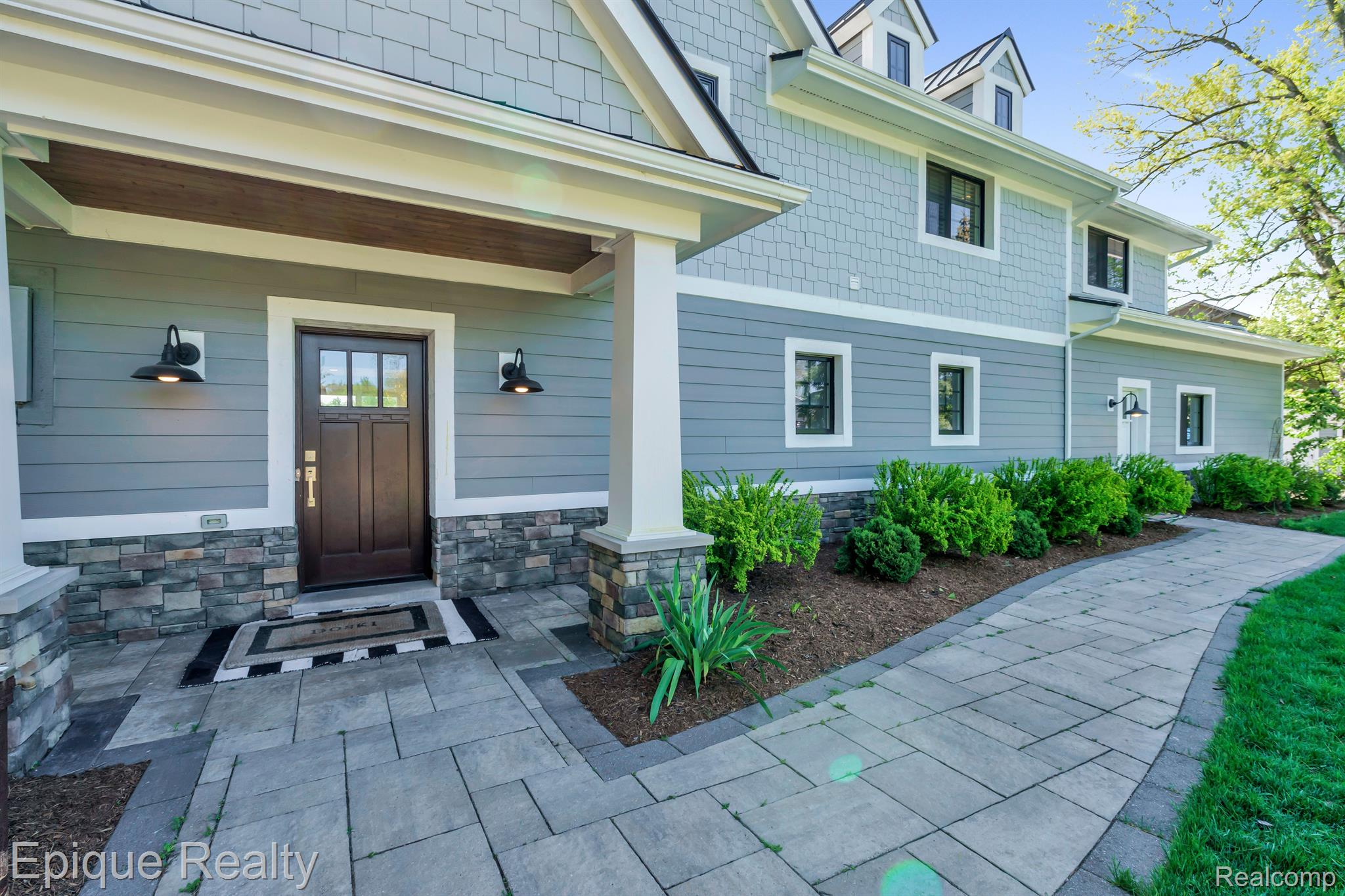 965 Pine Tree Road West Lake Orion, MI 48362 - Photo 2 of 23 Gallery Image 2