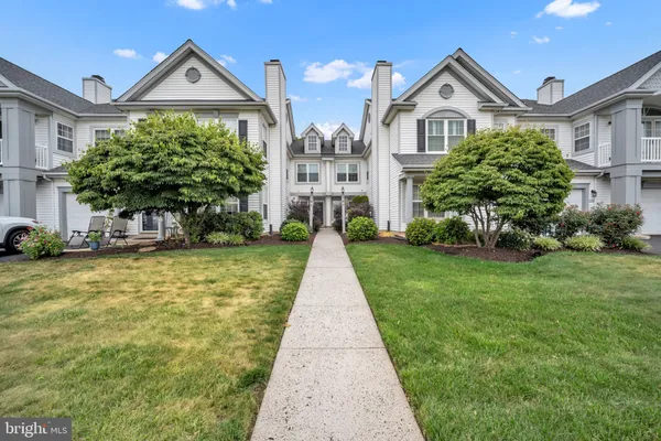 $394,500 | 305 Crossroads Drive, Warminster, PA 18974