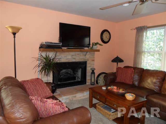 510 Springfield Road East Peoria, IL 61611 - Photo 3 of 13 Gallery Image 3