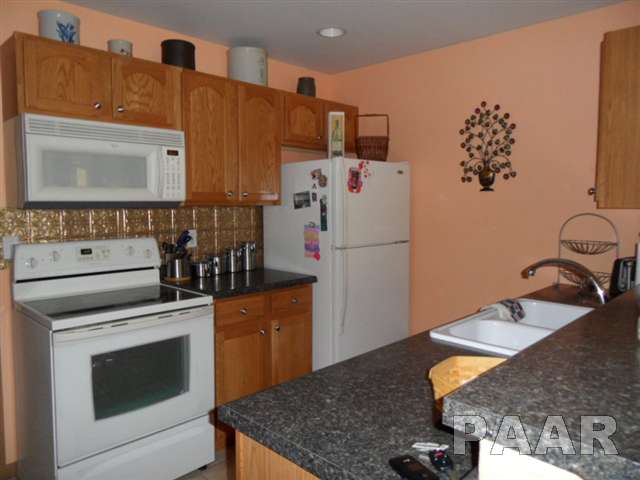 510 Springfield Road East Peoria, IL 61611 - Photo 6 of 13 Gallery Image 6