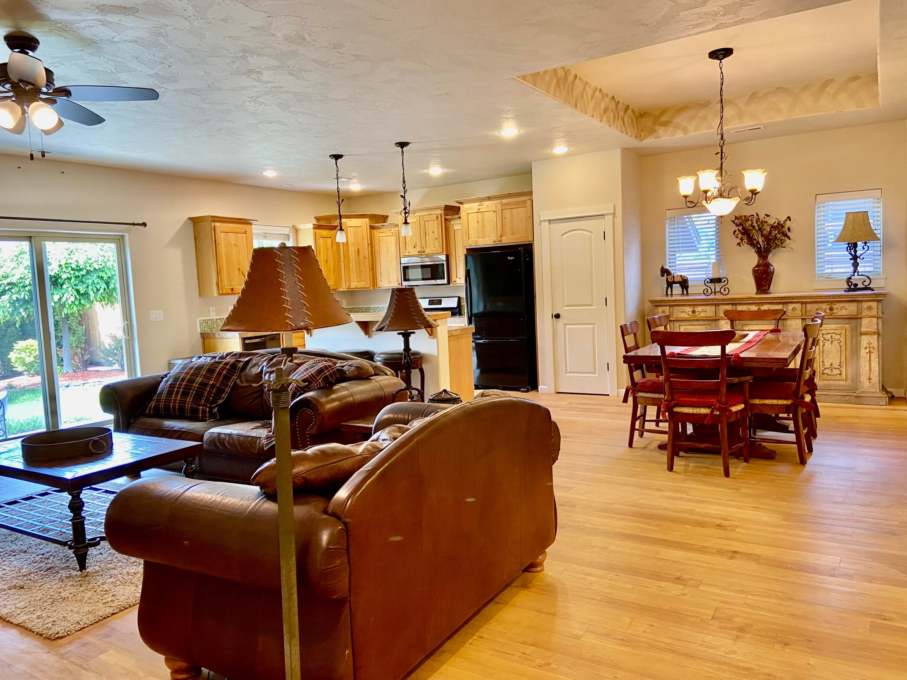 3191 Yellow Ribbon Drive Bend, OR 97701 - Photo 3 of 19 Open great room