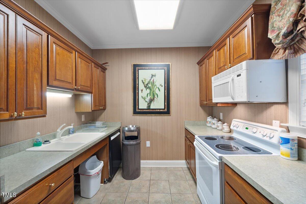 522 College Road, Unit 206 Greensboro, NC 27410 - Photo 51 of 53 51-Brett 522 College 206-51