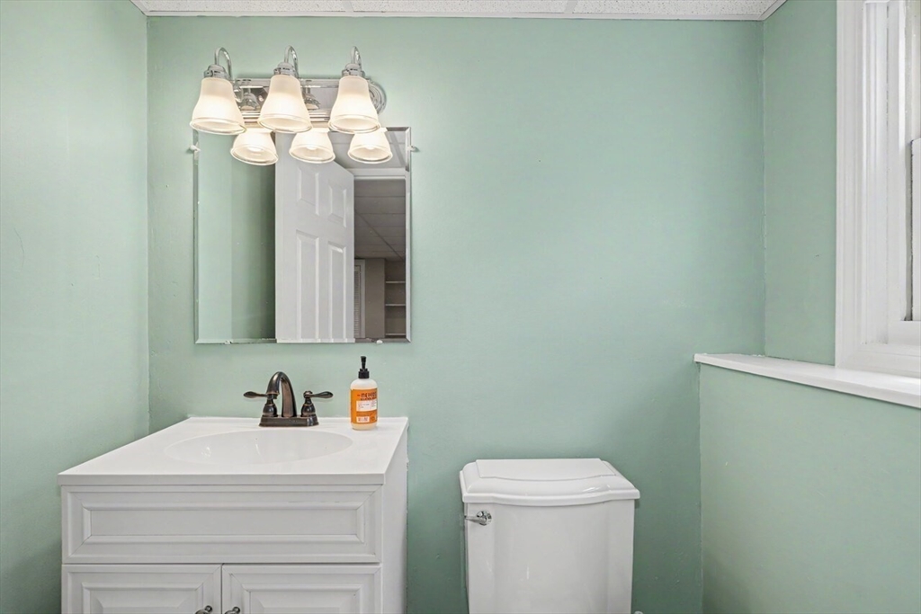 268 Davis Street Northborough, MA 01532 - Photo 19 of 28
