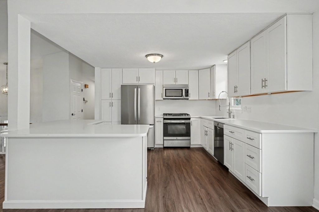 268 Davis Street Northborough, MA 01532 - Photo 4 of 28