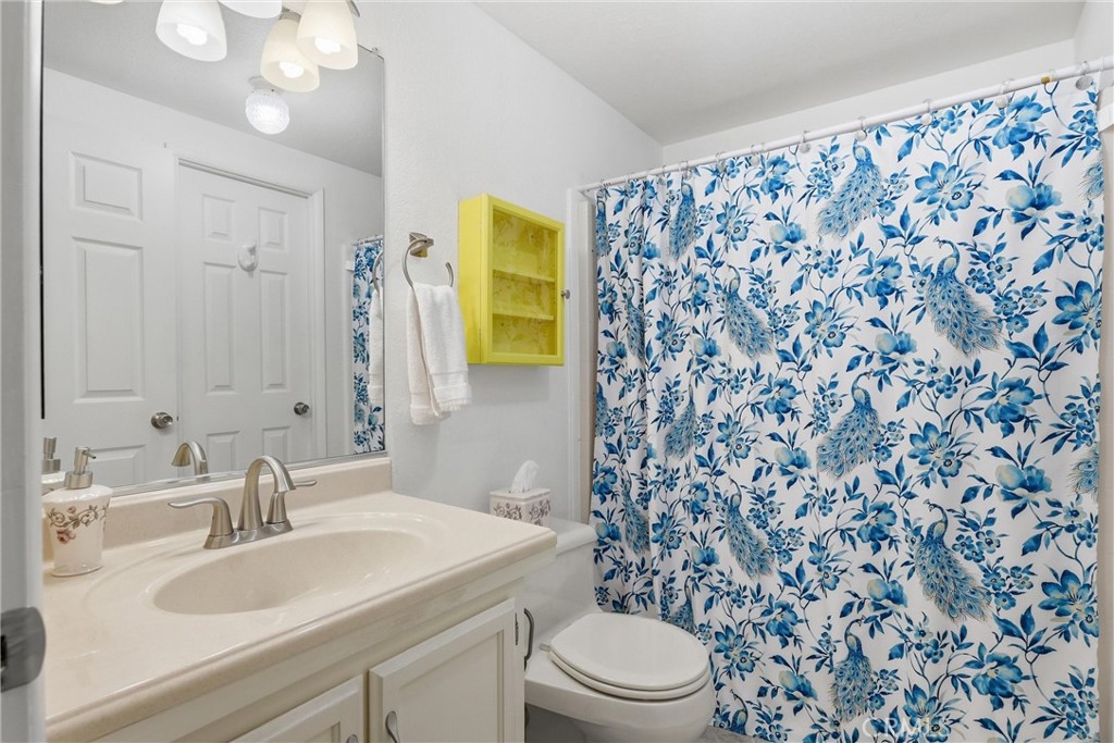 5417 High Rocks Court Oroville, CA 95966 - Photo 25 of 37 main bathroom