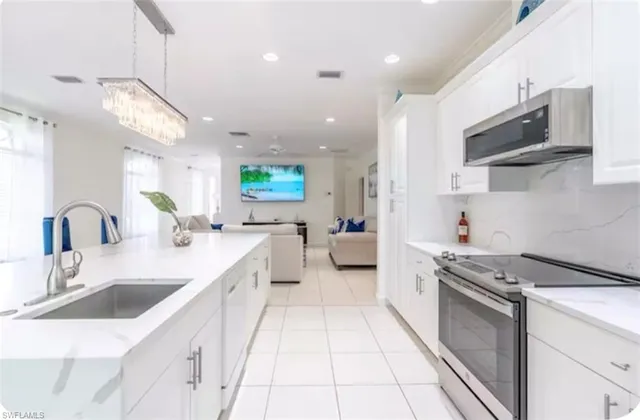 $9,000 | 593 106th Avenue North, Naples, FL 34108