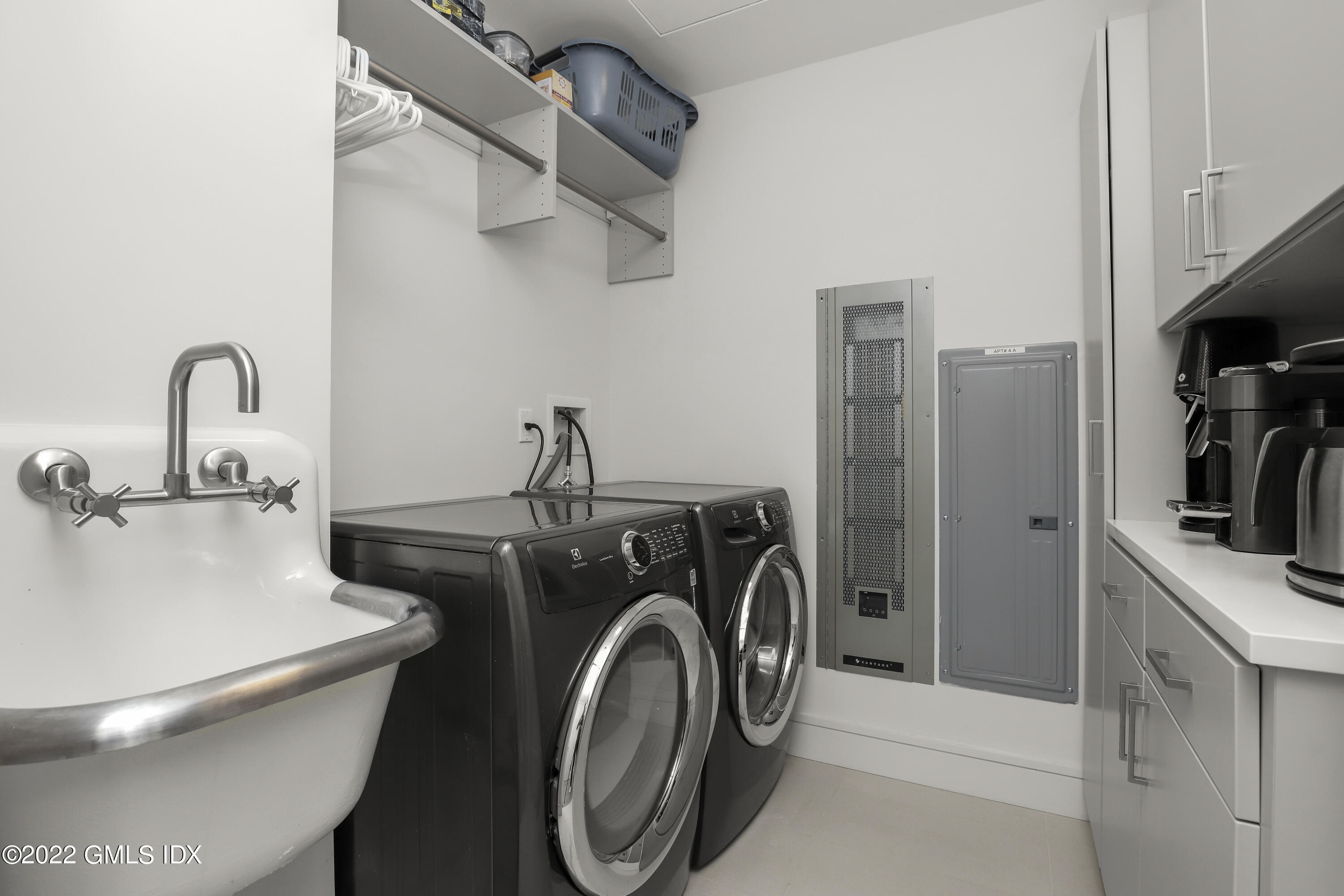 125 Field Point Road, Unit A4 Greenwich, CT 06830 - Photo 23 of 33 a utility room with dryer and washer