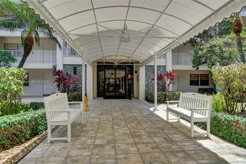 $379,000 | 3520 Oaks Way, Unit 308, Pompano Beach, FL 33069