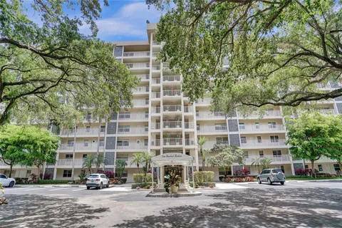 $379,000 | 3520 Oaks Way, Unit 308, Pompano Beach, FL 33069