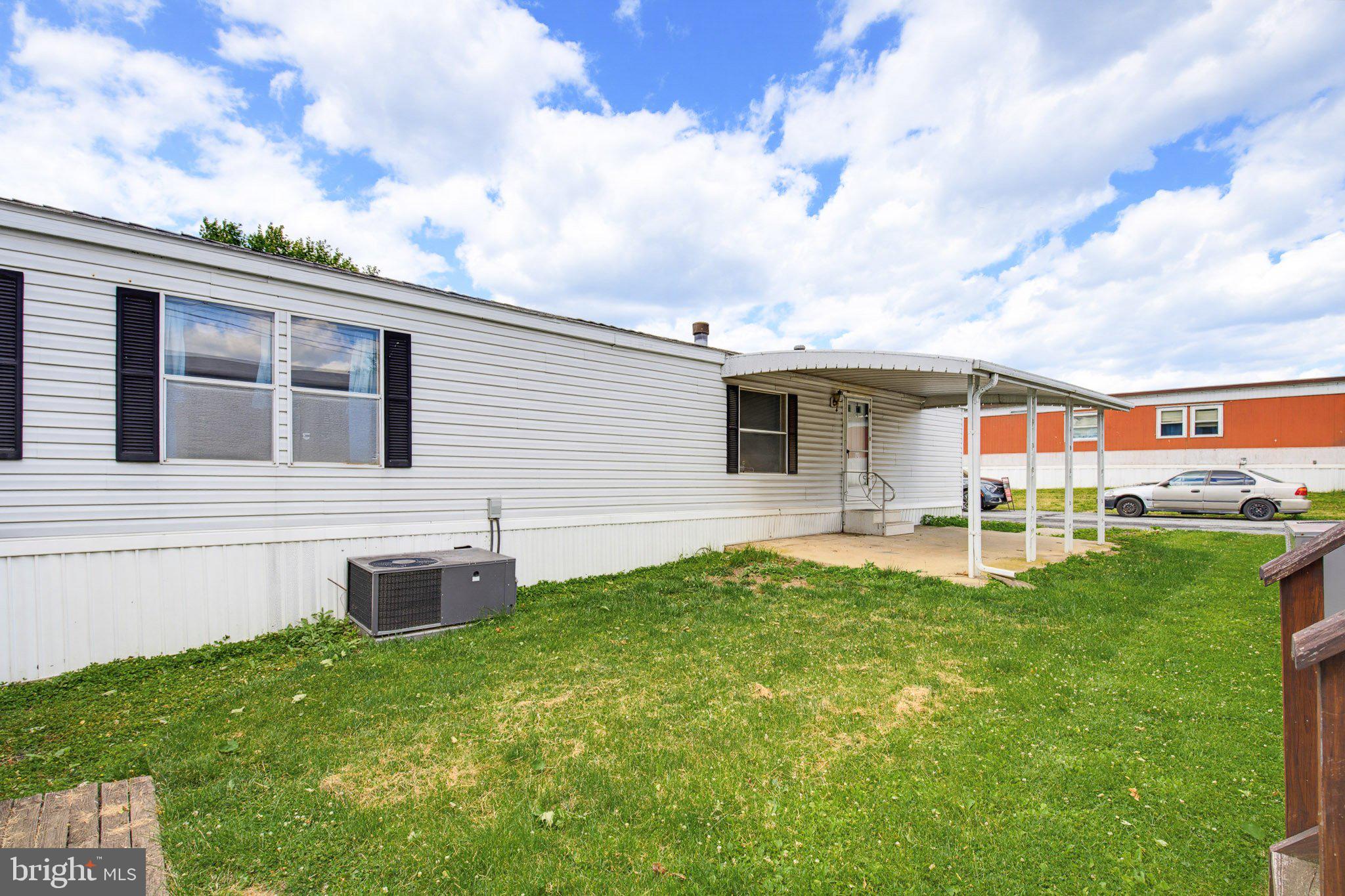 475 Wabash Road Ephrata, PA 17522 - Photo 7 of 33 Charming home with inviting yard space.