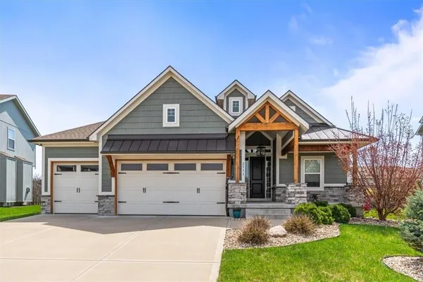 $595,000 | 2533 Southwest Old Port Road, Lee's Summit, MO 64082