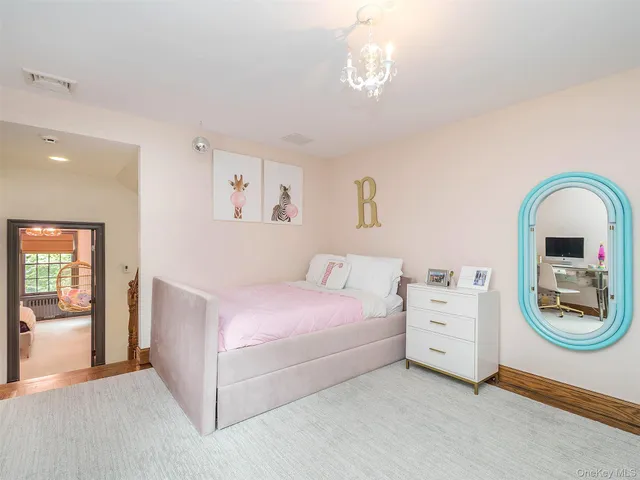 $2,785,000 | 184 Circle Drive, Manhasset, NY 11030