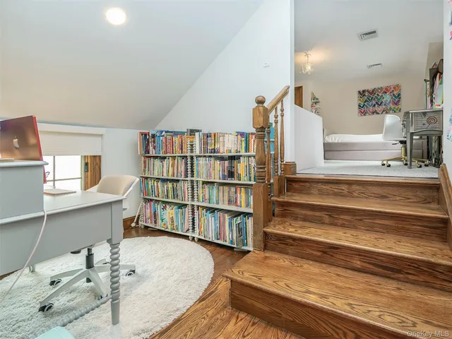 $2,785,000 | 184 Circle Drive, Manhasset, NY 11030